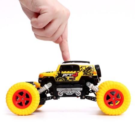 Radio -controlled jeep "Krauler", works on the battery, yellow color-3