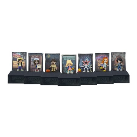 A set-surge with the figure “Very strange things”, with accessories, 7 cm, mix-1