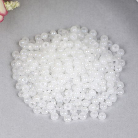 Czech Republic "Gamma" Round 1 "10/0 5g (A067 White/Melange)-1