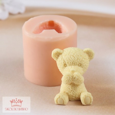 Mold Silicone "Bear Hands by the mouth" (prayer 4.5x3.7x3.5cm)