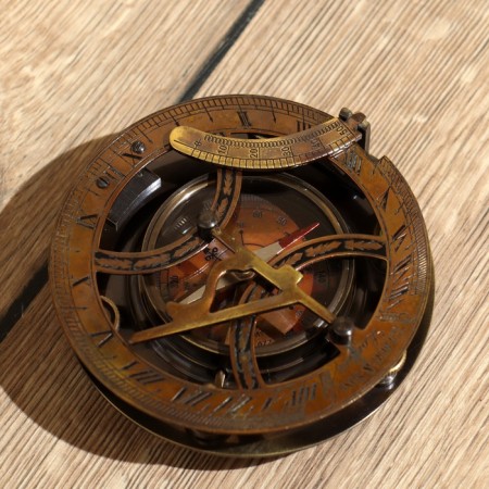 Compass with sunny clock 11 cm, brass-2