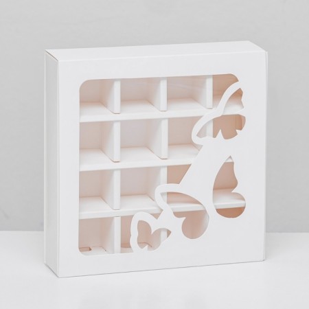 Box under 16 sweets cutting down, "butterflies", white 17.7 x 17.7 x 3.8 cm