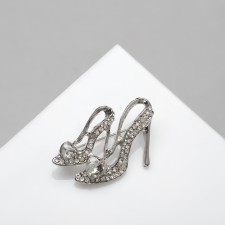 Brooch 
