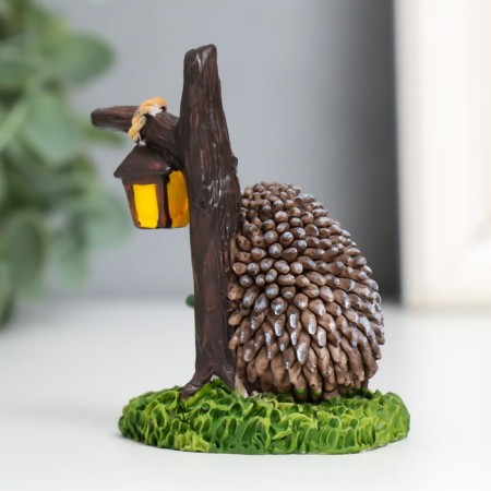 Polystone souvenir "Hedgehog under the flashlight - reading" 7.4x5.6x4.6 cm-2