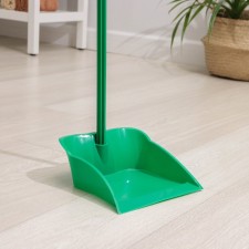 Garbage scoop with cuttings, color mix