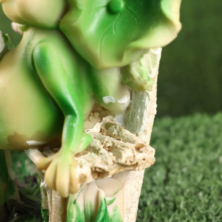 Garden figure "Frog on the bench" 7x13x19cm mix-4