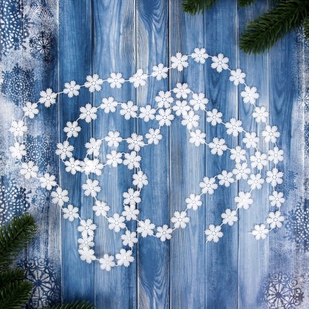 Beads for a Christmas tree 1.8 m "White snowflakes" white