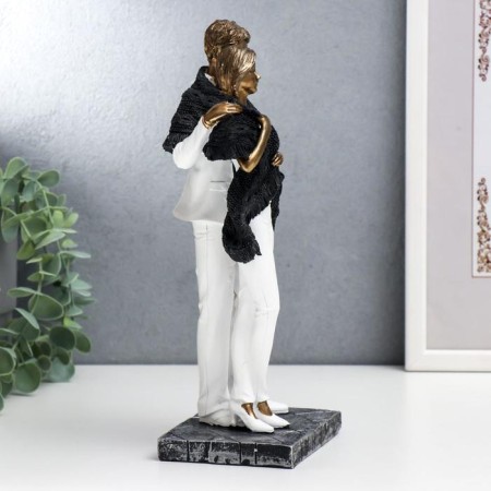 Polystone souvenir "in love with white clothes, covered with a scarf" 25.5x9x11.5 cm-1