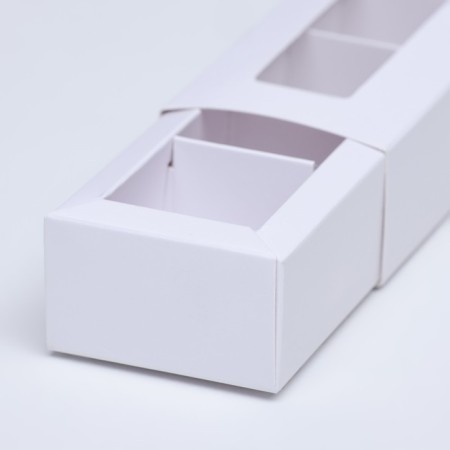 Box for 5 sweets with a shell, with a window, with thin dividers, white 21x5x3.3 cm-2