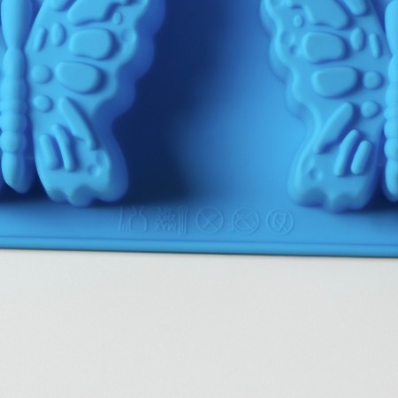 The form for baking the share "Animals. Zoo ”, silicone, 26 × 17 cm, 6 cells (7.2 × 6.4 cm), mix color-5