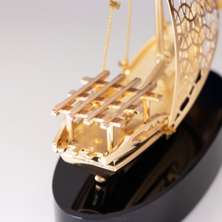 Souvenir ship on the stand sailboat 11cm-2