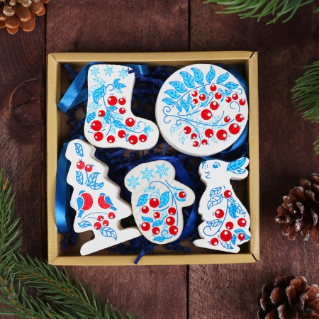 A set of Christmas tree toys "Winter Berry", 5 pcs.