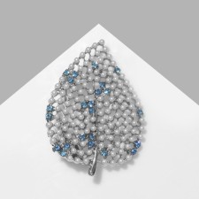 Brooch 