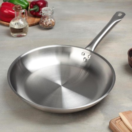 Pan, d = 30 cm, h = 5 cm, triple bottom, induction