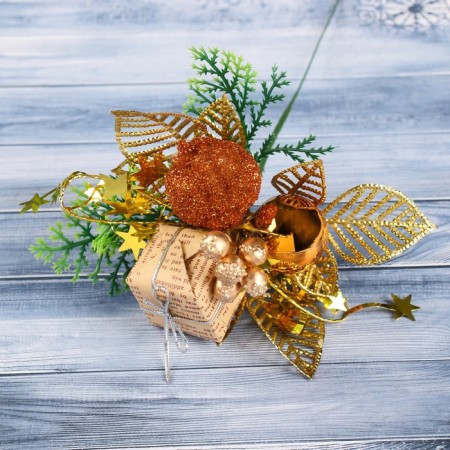 Decor "Winter Tale" Berries and Gift, 15 cm, gold