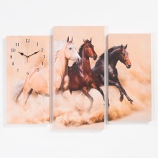 Carty clock is wall-mounted, modular 