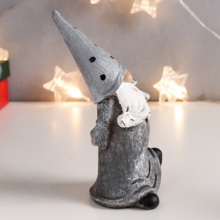 Polystone souvenir "Santa Claus in gray, flying beard, with silver Christmas tree" mix 15x8x5 cm-2