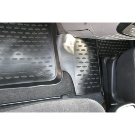 Rugs in the Toyota IPSUM ACM 21W JDM, 05/2001–05/2007, 3 rows, P.R. (polyurethane)-1