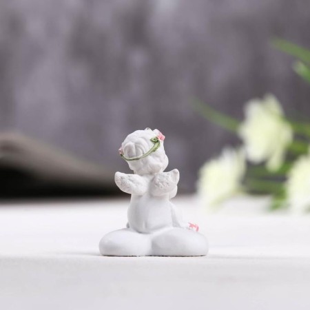 Souvenir Polystone "Angel Sit on the Heart" in a wreath of roses, mix, 3.5x3x4 cm-4