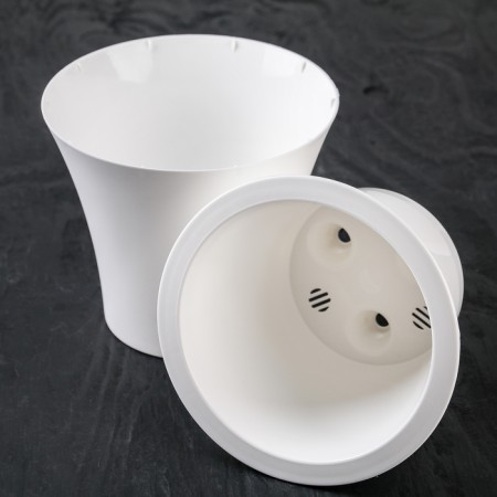 A pot with a liner d = 15, h = 13 "City", white color-2