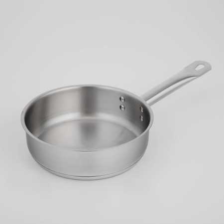 The frying pan “General catering”, D = 20 cm, h = 6 cm, case 0.6 mm, bottom cassation is 3.5 mm, induction
