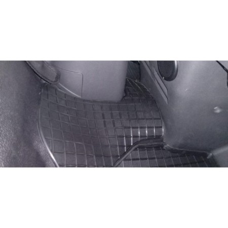 Rubber “grid rugs” in a salon for commercial transport for JAC N25/35 2022-N.V.-5