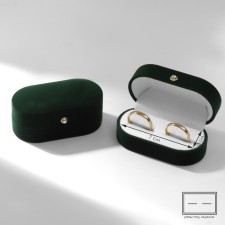 Velvet case for earrings/rings, “elongated oval” 7.5 × 4, green color, white insert