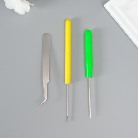 A set of quilling tools 3 items: cutting tool 0.7 cm, awl and tweezers 10 cm