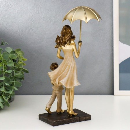 Souvenir Polystone "Mom with her son on a walk under the umbrella" Beige 28x11x8 cm-3