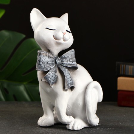 Figure "Cat with a bow sits" White, 23x15cm