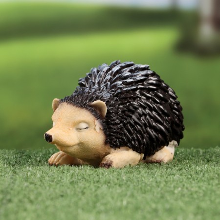 Garden figure "Hedgehog is heating" 18x10x10cm-1