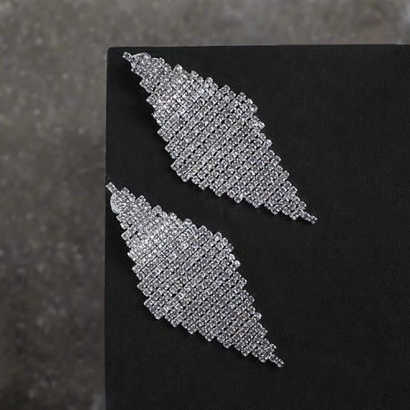 Clips "Party" Triangle, white color in silver-4