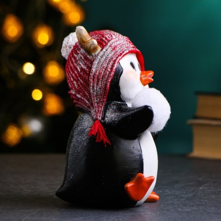 New Year's figure "Penguin with a snowball" in the right wing, 12x12x17cm-1