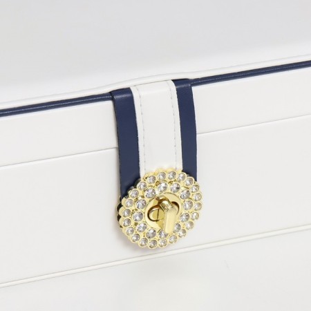 Casket to the leatherette for jewelry "with buckle" white 24x18.5x9 cm-1