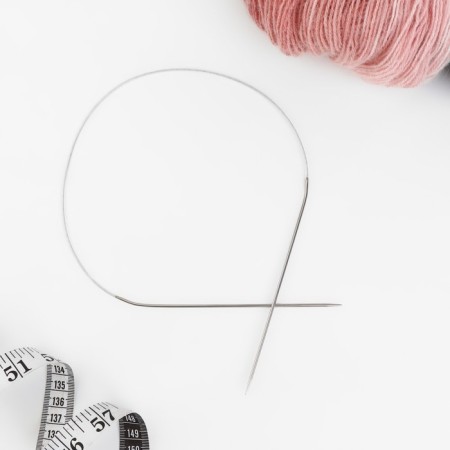 The knitting needles are circular, for knitting, with a metal cable, d = 2 mm, 14/60 cm-1
