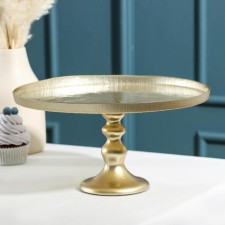 Serving dish for the cake 