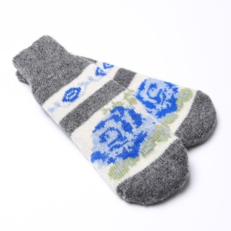Women's mittens, gray color, size 20-22