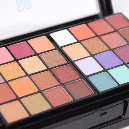 A set of professional cosmetics "Miss Young" No. 18-7