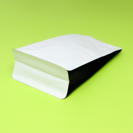 Eight-shirt packet for coffee, with a valve, flat bottom, white-black, 20 x 13 x 7 cm-5