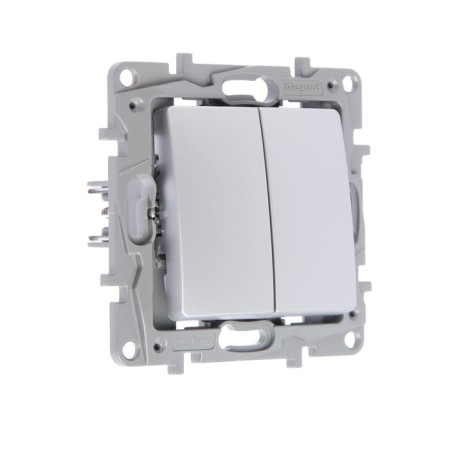 The switch mechanism is 2 kl. JP Legrand "Etika Plus", author. Alum. 672412