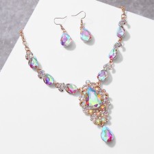 Set 2 objects: earrings, necklace 