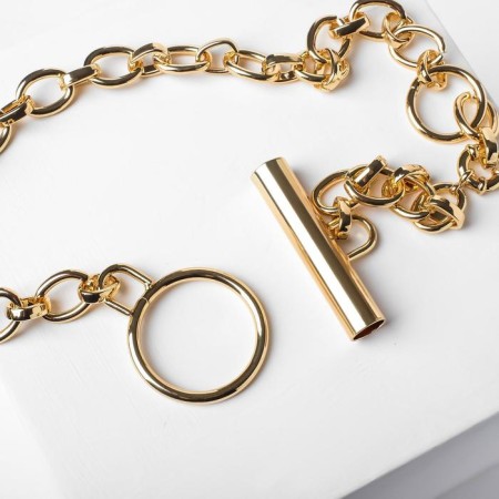 The necklace "chain" is three rings, color gold, l = 50 cm-2