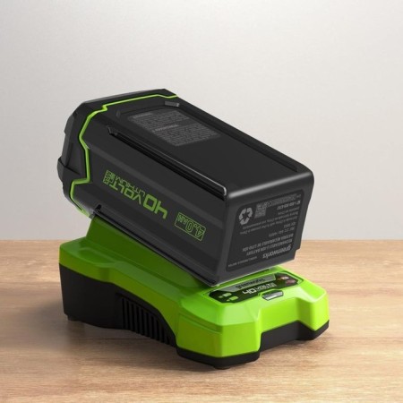 GreenWorks G40USB4, 40 V, 4 Ach, Li-Ion, with a USB connector, charge indicator-1