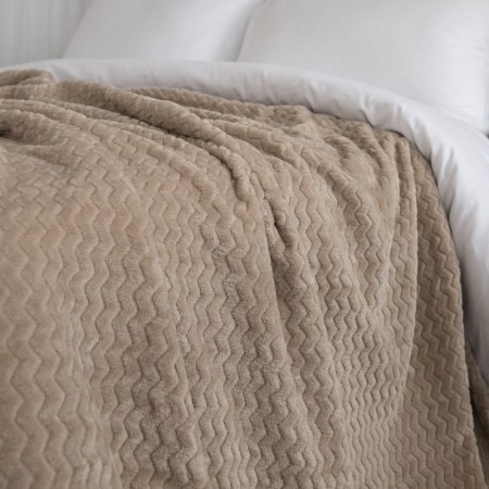 The blanket was valid, the size is 220x240 cm, the color is beige-1