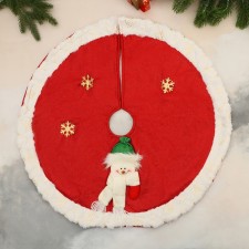 A clearing under the Christmas tree 