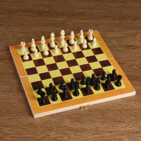 Chess is table, 29 x 29 cm, woodboard, plastic figures