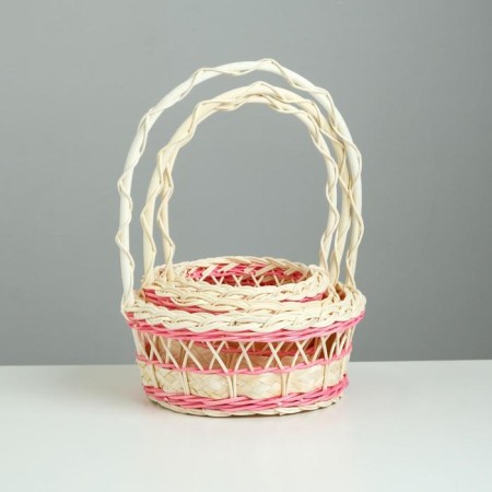 A set of wicker baskets from 3 D20 H 8/27; D17 H 7 H 25; D13 H 6 H 21 cm. (Ratan)-1