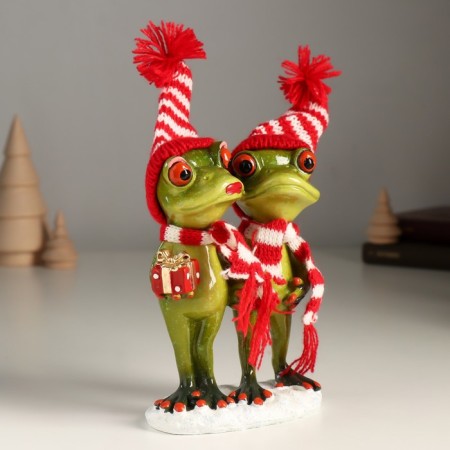 Souvenir Polystone Lac "two frogs in hats and scarves with a gift" 10.5x5x19 cm-1