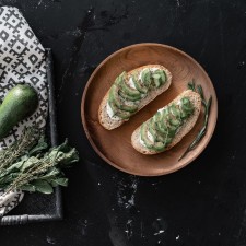 A plate of natural cedar magistro, d = 23 cm, brown color