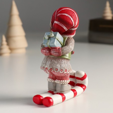 Polystone souvenir "Girl in a cap, with a gift for skiing" 12x5x9 cm-2
